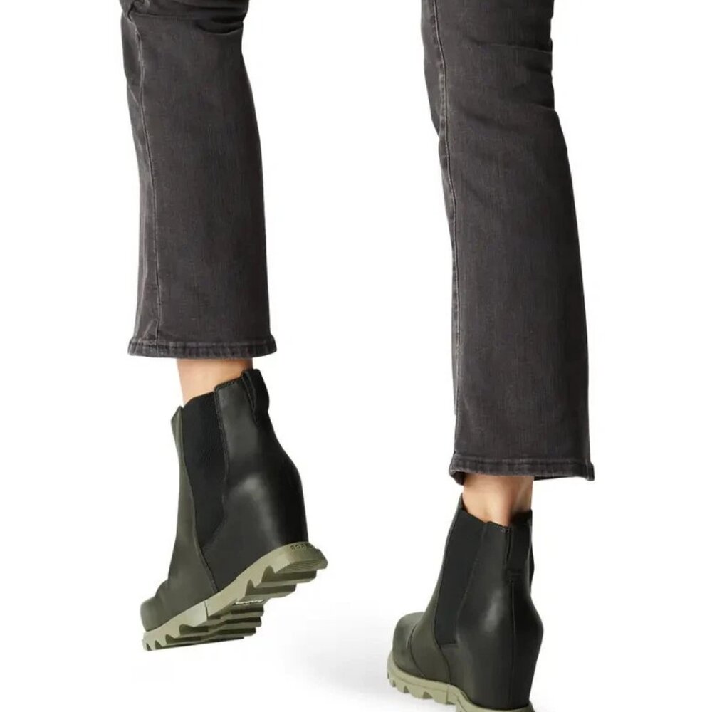 Sorel Joan of Artic Wedge III Chelsea Bootie- Dark Moss & Sage, size 8